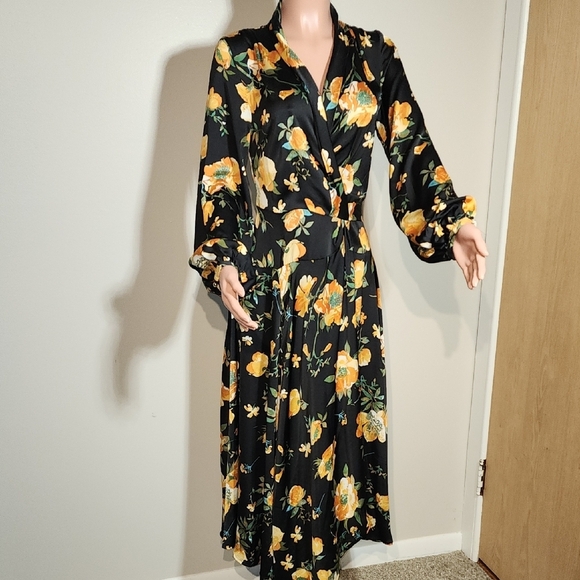 Nasty Gal Yellow and Orange Plunge Gown with Bishop Sleeves - Picture 3 of 10